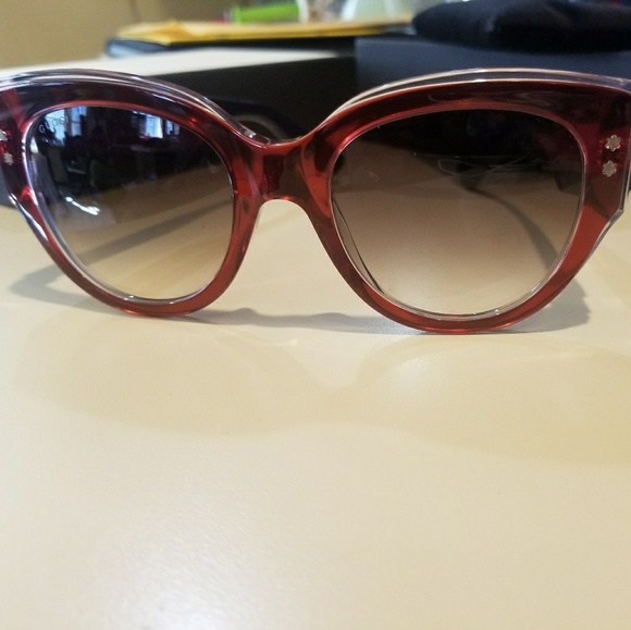 NEW Gucci Sunglasses! - Picture 1 of 4
